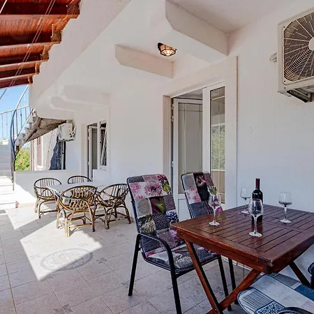 With Sea View V Ston