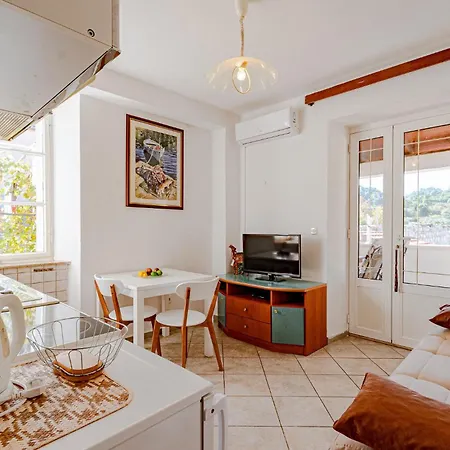 With Sea View V Ston