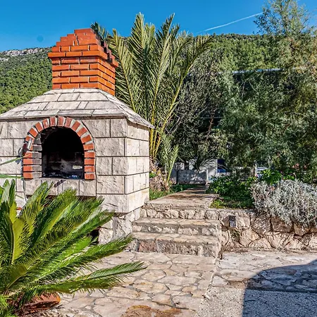 With Sea View V * ستون