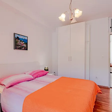 With Sea View V ستون