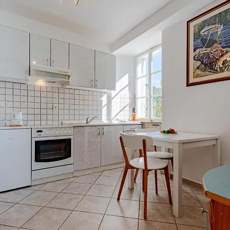 With Sea View V * ستون